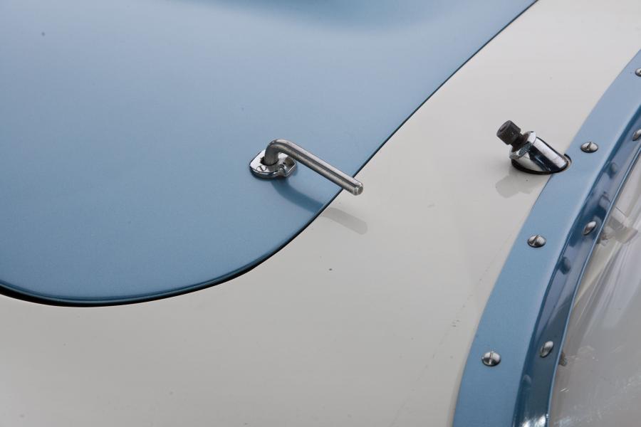 Детали экстерьера Shelby Cobra 289 Factory Competition (CSX 2011) 1963 года  (фото 10 из 14)
